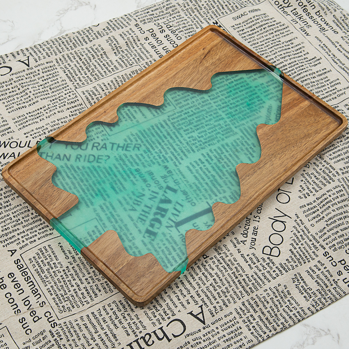 Christmas Tree Resin & Wood Tray – Festive Decorative Snack Platter